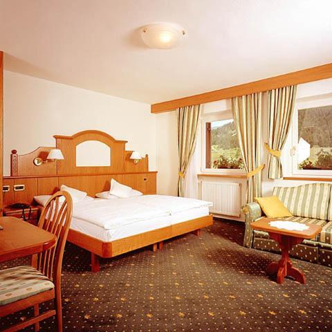 Hotel Scoiattolo Selva di Val Gardena Room photo