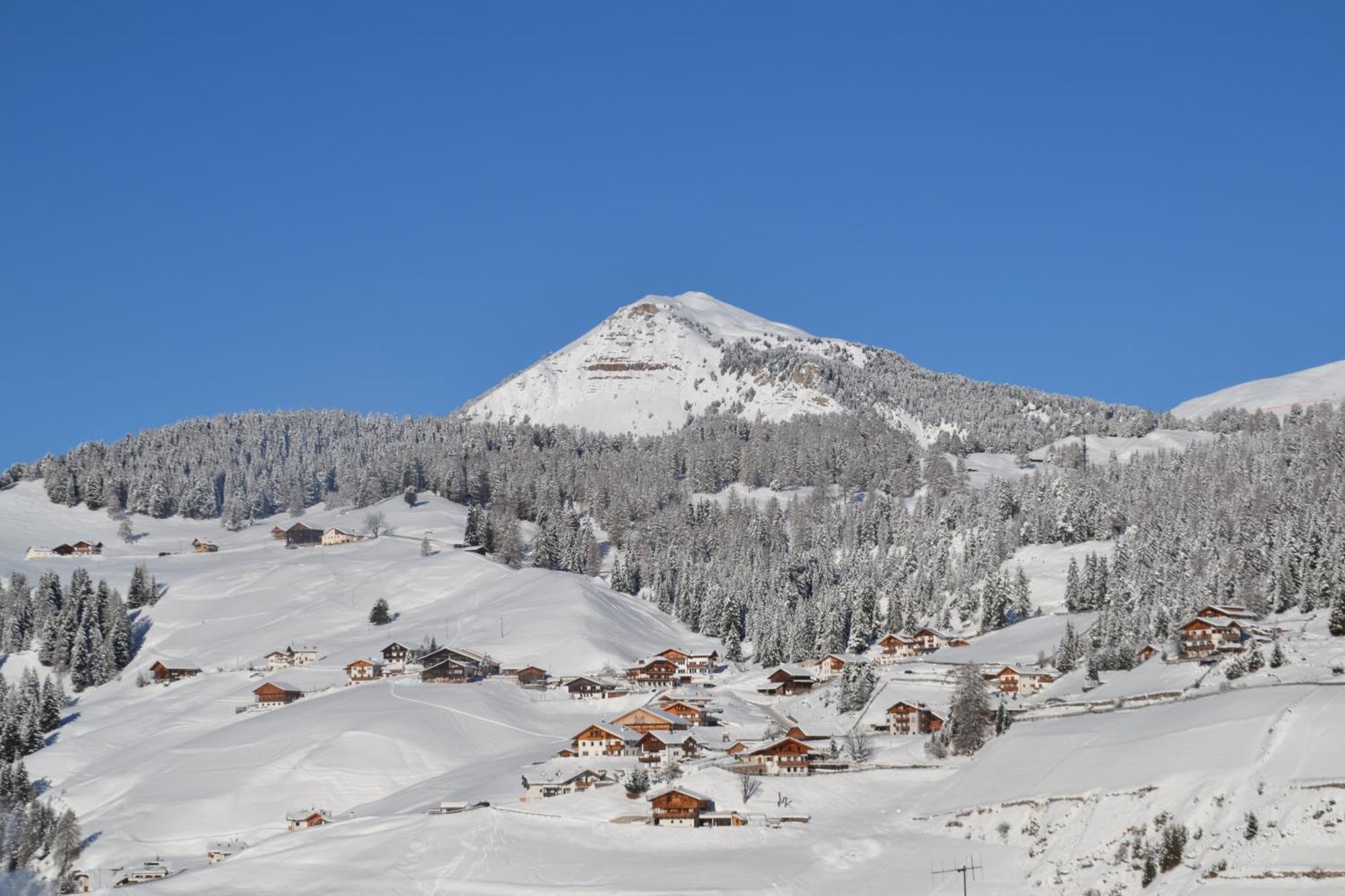 Hotel Scoiattolo Selva di Val Gardena Exterior photo