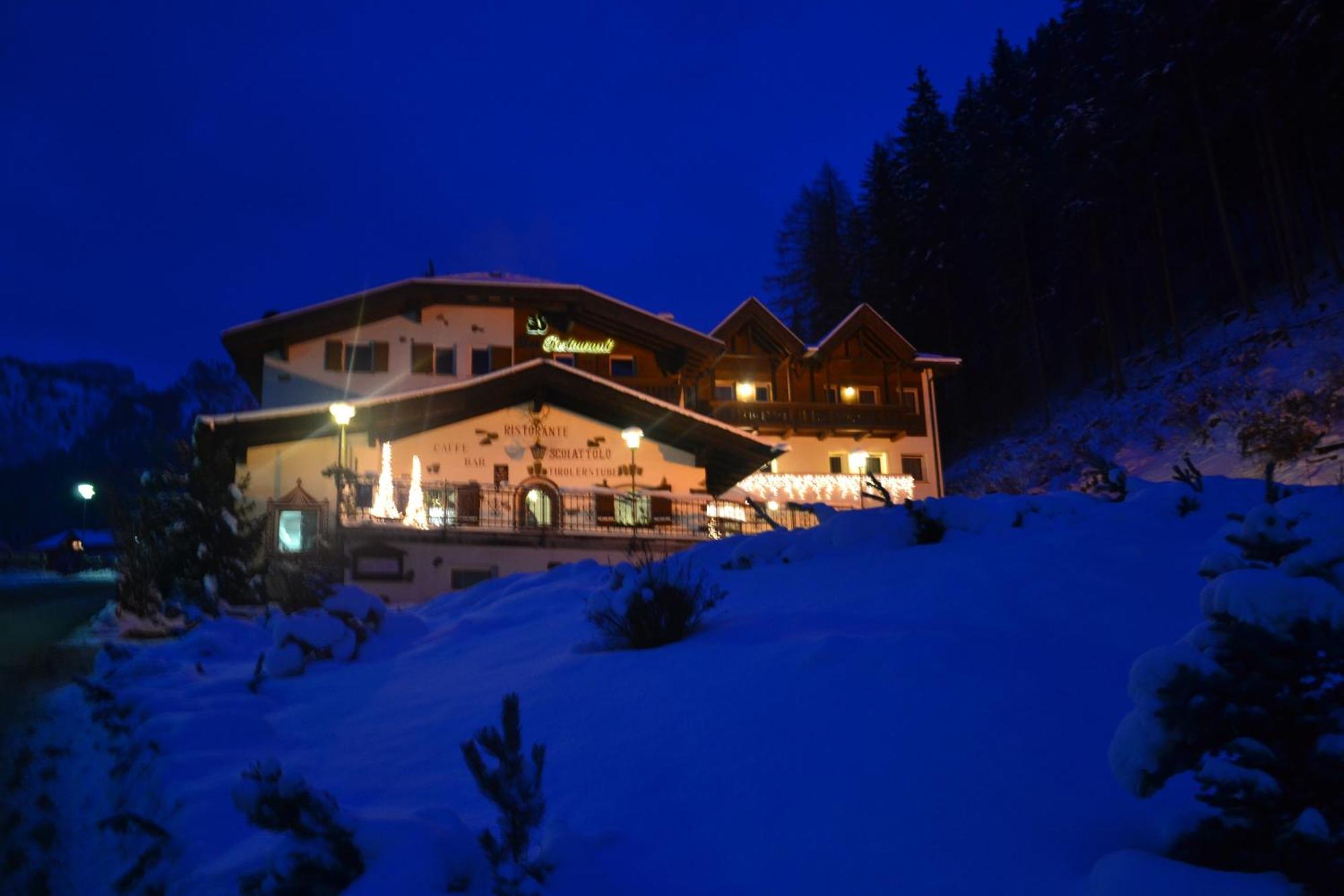 Hotel Scoiattolo Selva di Val Gardena Exterior photo