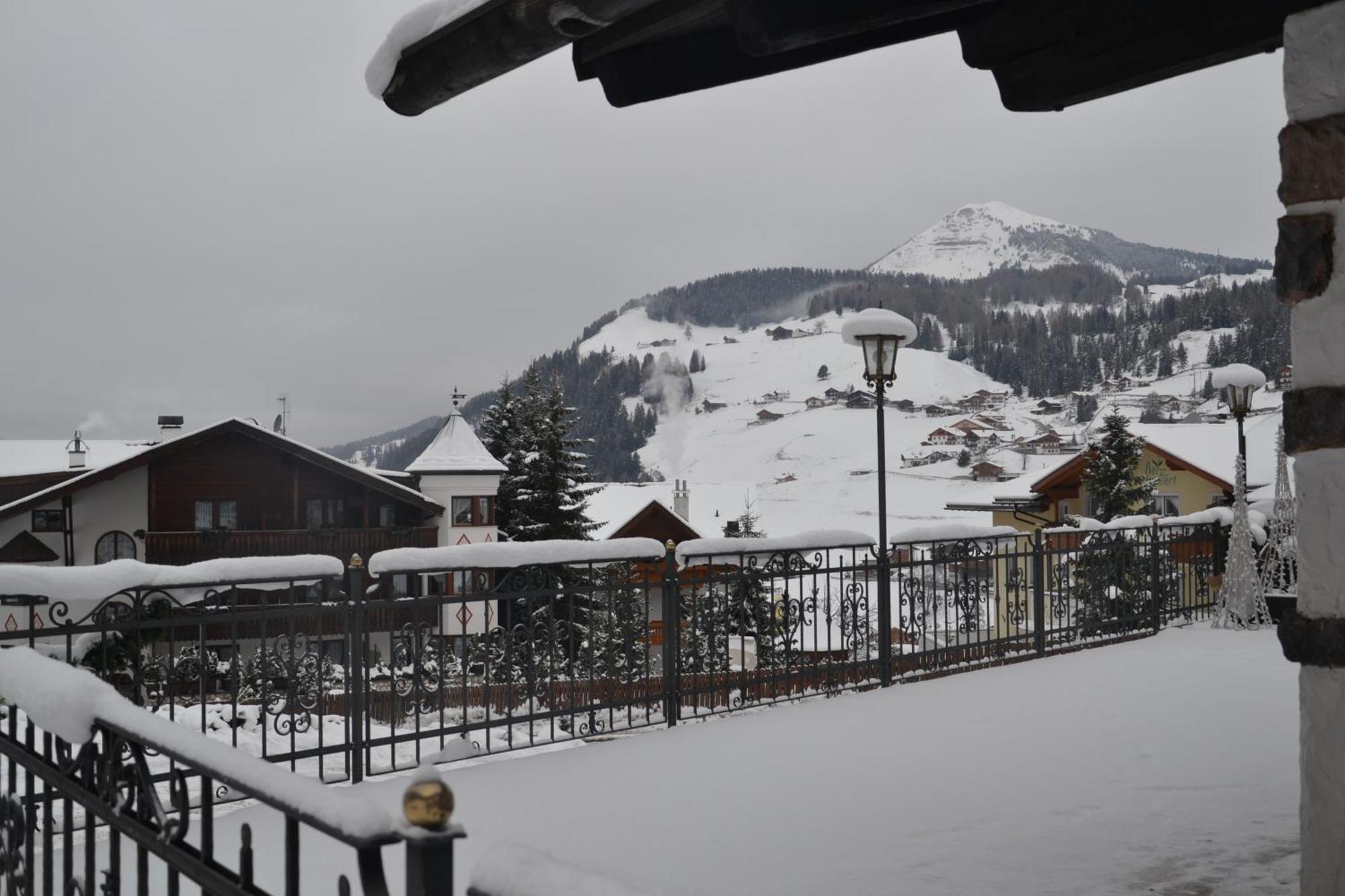 Hotel Scoiattolo Selva di Val Gardena Exterior photo