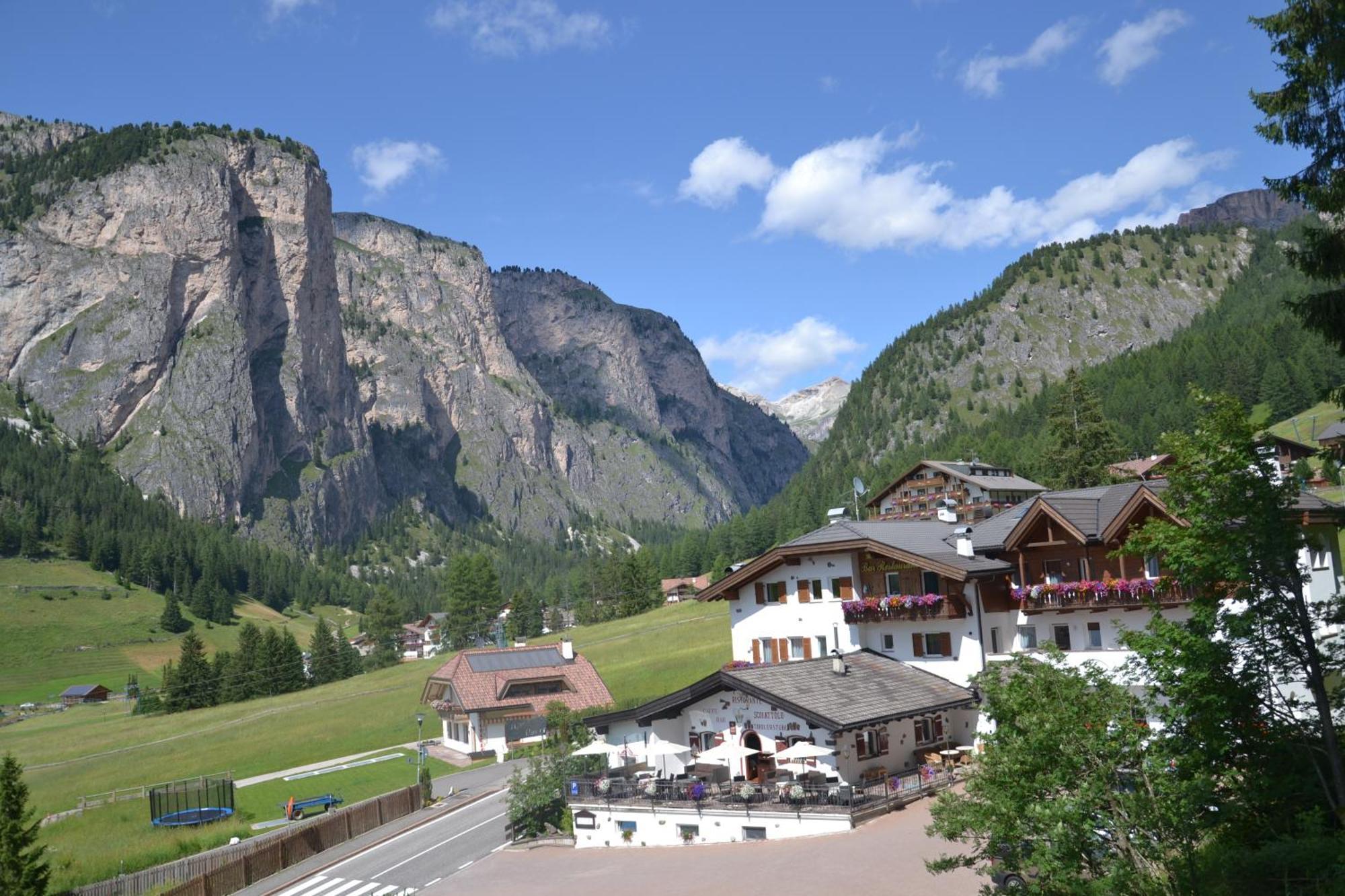 Hotel Scoiattolo Selva di Val Gardena Exterior photo