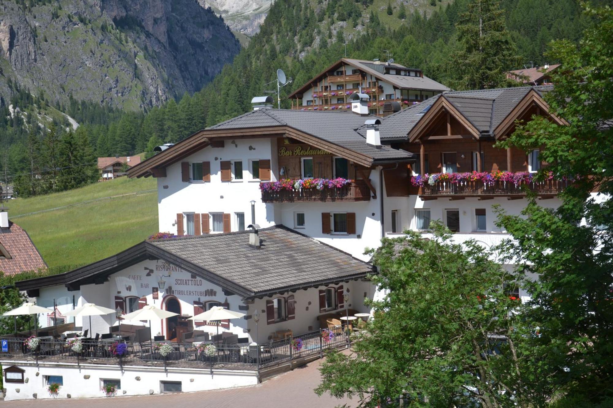 Hotel Scoiattolo Selva di Val Gardena Exterior photo