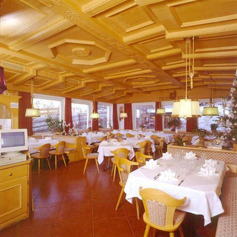 Hotel Scoiattolo Selva di Val Gardena Exterior photo